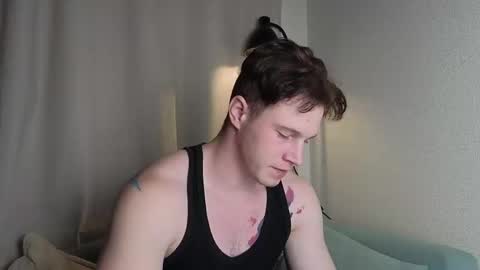 Snapshot of kyle_4u chatting on February 13, 5:44 pm Kyle online show from February 13, 5:44 pm