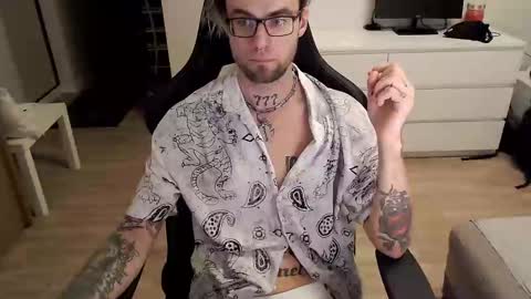 Kyle online show from December 15, 5:02 am