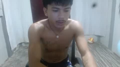 kyle_lourence online show from April 28, 4:06 am