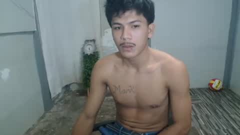 kyle_lourence online show from May 10, 4:25 am