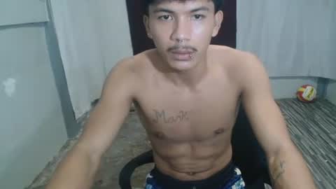 kyle_lourence online show from May 7, 12:05 pm