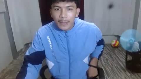 kyle_lourence online show from May 2, 5:54 am