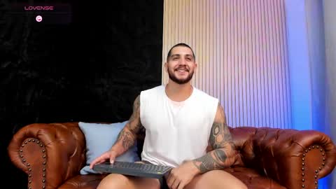 kylenorth_ online show from May 6, 7:25 pm