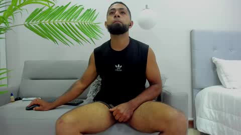 Snapshot of kylliamlevis chatting on February 17, 10:03 pm Kylliam Levis online show from February 17, 10:03 pm