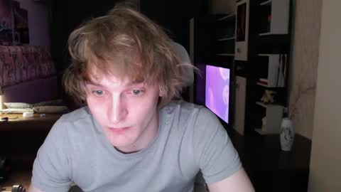 l1onkennedy online show from April 2, 9:11 pm