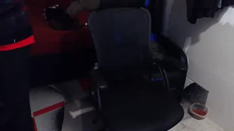 l1v1nth3dr3am online show from January 18, 8:33 pm