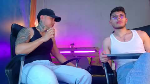 Lance  Max  online show from April 18, 7:18 pm