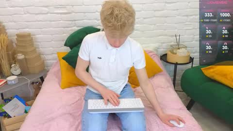 Snapshot of landel_boy chatting on March 7, 10:21 pm Lanny online show from March 7, 10:21 pm