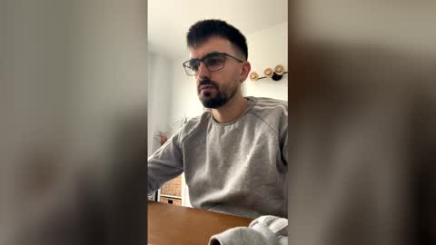 lander920612 online show from March 9, 9:36 am