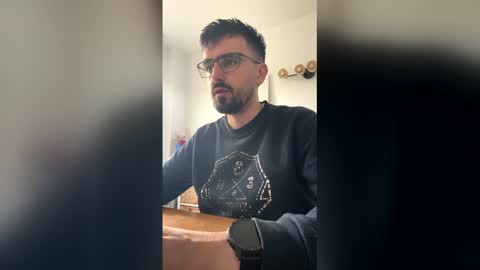 lander920612 online show from April 13, 8:26 am