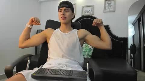 landercruz online show from November 8, 6:05 am