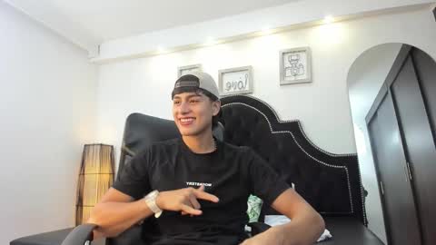 landercruz online show from November 17, 6:22 pm