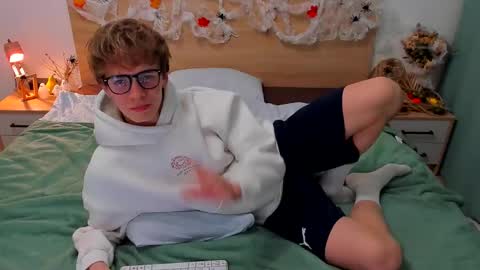 Snapshot of lanny_fandi chatting on October 17, 4:00 pm Fandi online show from October 17, 4:00 pm