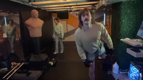 el cee online show from December 18, 11:23 pm