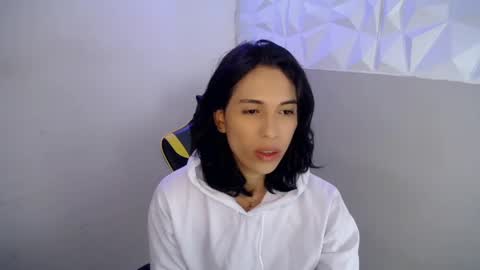 larry online show from April 18, 9:04 pm