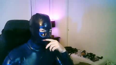Snapshot of latexminheadroom chatting on October 2, 2:26 am latexminheadroom online show from October 2, 2:26 am