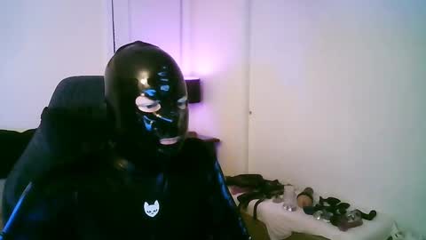 Snapshot of latexminheadroom chatting on October 4, 1:21 am latexminheadroom online show from October 4, 1:21 am