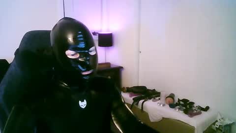 Snapshot of latexminheadroom chatting on October 8, 2:27 am latexminheadroom online show from October 8, 2:27 am