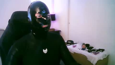 latexminheadroom online show from January 31, 9:35 pm