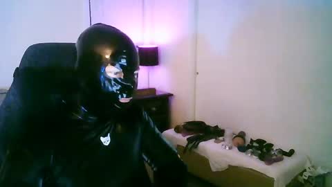 Snapshot of latexminheadroom chatting on October 15, 2:19 am latexminheadroom online show from October 15, 2:19 am