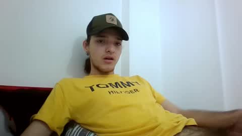 Snapshot of latin_boi6 chatting on December 16, 2:38 pm Angel online show from December 16, 2:38 pm