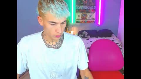 Snapshot of latin_boysxxx_ chatting on October 27, 2:47 am SANTI  AND JORDAN online show from October 27, 2:47 am