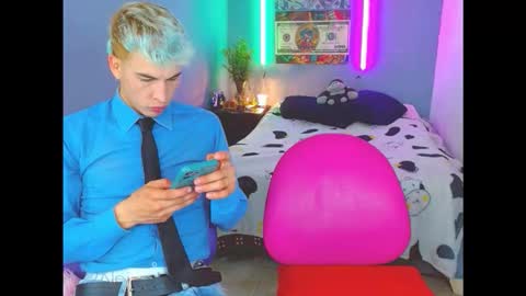 Snapshot of latin_boysxxx_ chatting on October 28, 4:26 am SANTI  AND JORDAN online show from October 28, 4:26 am