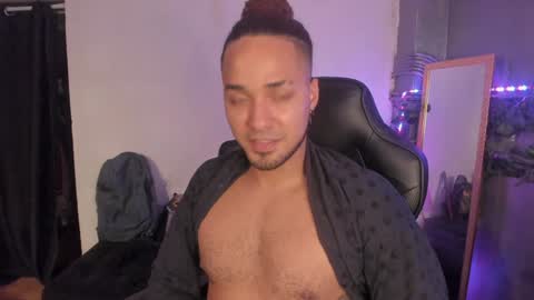 Snapshot of latin_luxury_i chatting on December 24, 7:06 am Free OF online show from December 24, 7:06 am