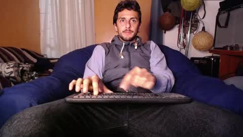 Snapshot of latincurious0 chatting on October 11, 2:04 am Juanito online show from October 11, 2:04 am