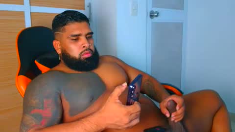 Snapshot of latinhot202423 chatting on October 24, 9:27 pm blackBear online show from October 24, 9:27 pm