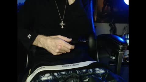 Snapshot of latinlover513 chatting on December 12, 7:08 am latinlover513 online show from December 12, 7:08 am