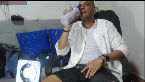 latinmartin254 online show from May 2, 4:48 am