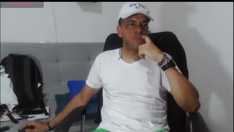 latinmartin254 online show from May 15, 2:20 am