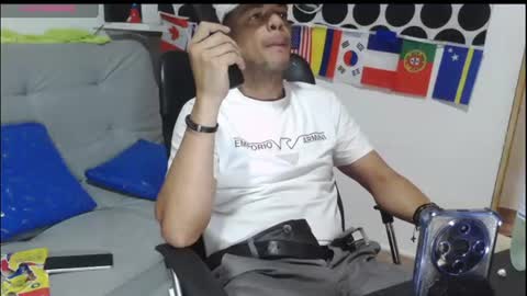latinmartin254 online show from June 27, 7:52 pm