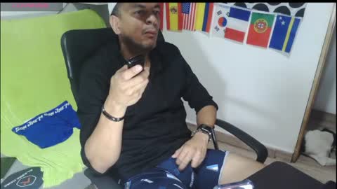 latinmartin254 online show from June 15, 5:10 am