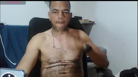 latinmartin254 online show from May 6, 1:50 am