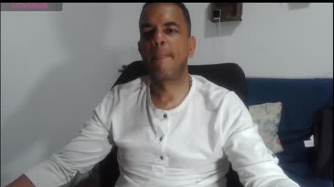 latinmartin254 online show from May 10, 5:09 am