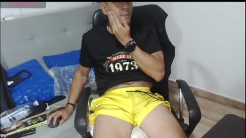 latinmartin254 online show from June 11, 1:38 am