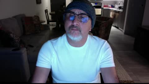 Snapshot of latinnous chatting on December 24, 2:32 am QS - INDEPENDENT MODEL online show from December 24, 2:32 am