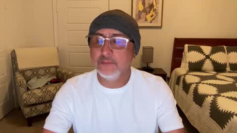 QS - INDEPENDENT MODEL online show from October 15, 4:31 am