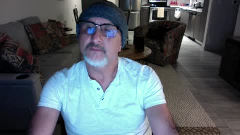 Snapshot of latinnous chatting on December 11, 6:06 am QS - INDEPENDENT MODEL online show from December 11, 6:06 am