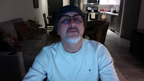 Snapshot of latinnous chatting on December 8, 11:19 pm QS - INDEPENDENT MODEL online show from December 8, 11:19 pm
