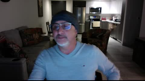 Snapshot of latinnous chatting on February 18, 4:37 am QS - INDEPENDENT MODEL online show from February 18, 4:37 am