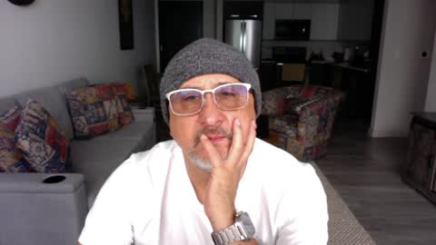 Snapshot of latinnous chatting on February 2, 4:54 pm QS - INDEPENDENT MODEL online show from February 2, 4:54 pm