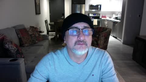 Snapshot of latinnous chatting on December 7, 7:05 am QS - INDEPENDENT MODEL online show from December 7, 7:05 am