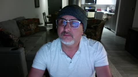 Snapshot of latinnous chatting on January 22, 3:09 am QS - INDEPENDENT MODEL online show from January 22, 3:09 am