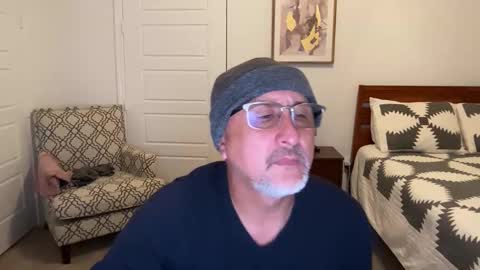 QS - INDEPENDENT MODEL online show from October 18, 5:56 am