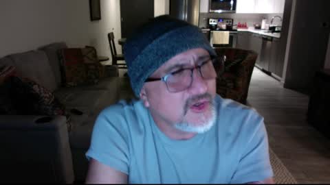 Snapshot of latinnous chatting on December 28, 3:26 am QS - INDEPENDENT MODEL online show from December 28, 3:26 am