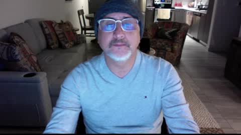 Snapshot of latinnous chatting on February 24, 3:33 am QS - INDEPENDENT MODEL online show from February 24, 3:33 am