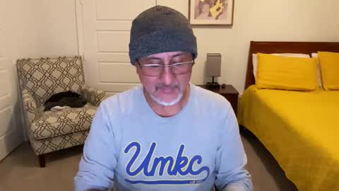 QS - INDEPENDENT MODEL online show from November 1, 5:33 am